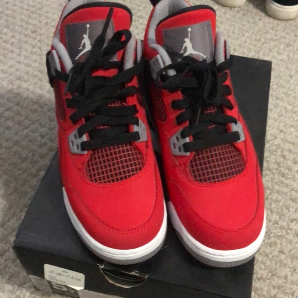 Jordan 4 Retro Toro Bravo (GS) - Picture 2 of 3